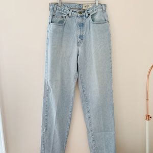 ❤️SOLD❤️ Highwaisted Light Wash Vintage Mom Jeans